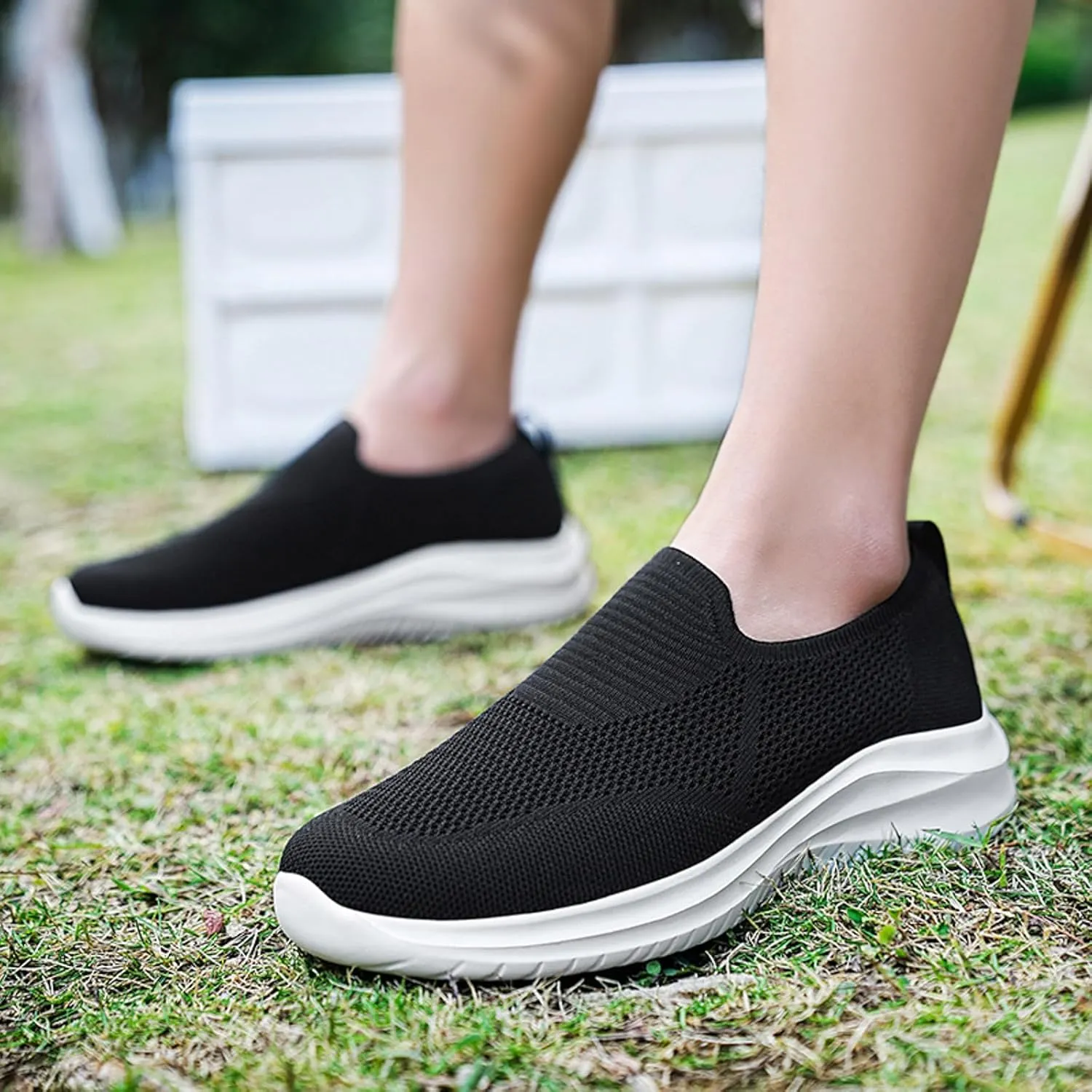 Men Sports Shoes Fashionable New Pattern Simple and Pure Color Mesh Breathable Sneaker Slippers for Men