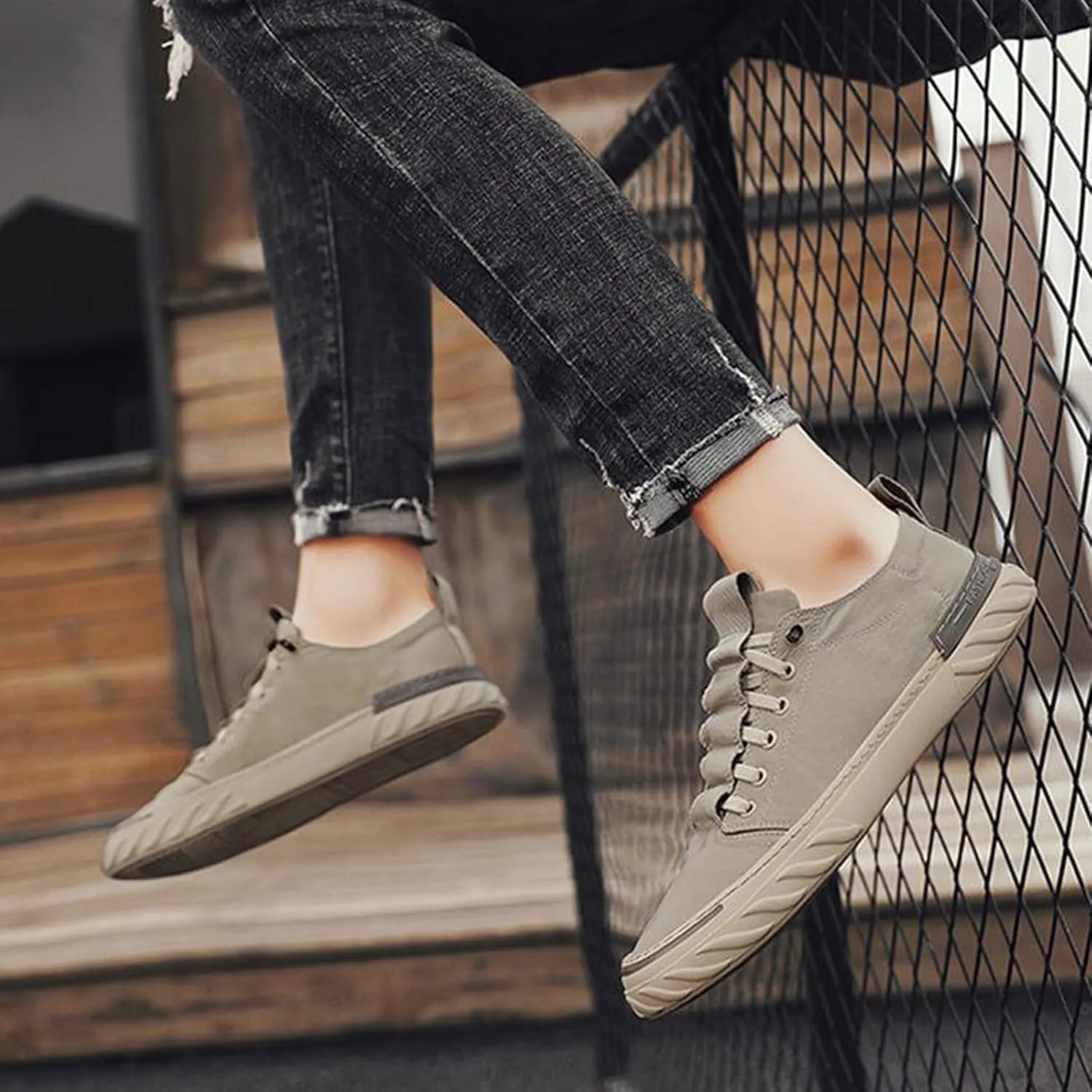 Men's Breathable Stretch Workout Shoes Lace Up Lightweight Breathable Fashion Sneaker Non Slip Barefoot Sneaker