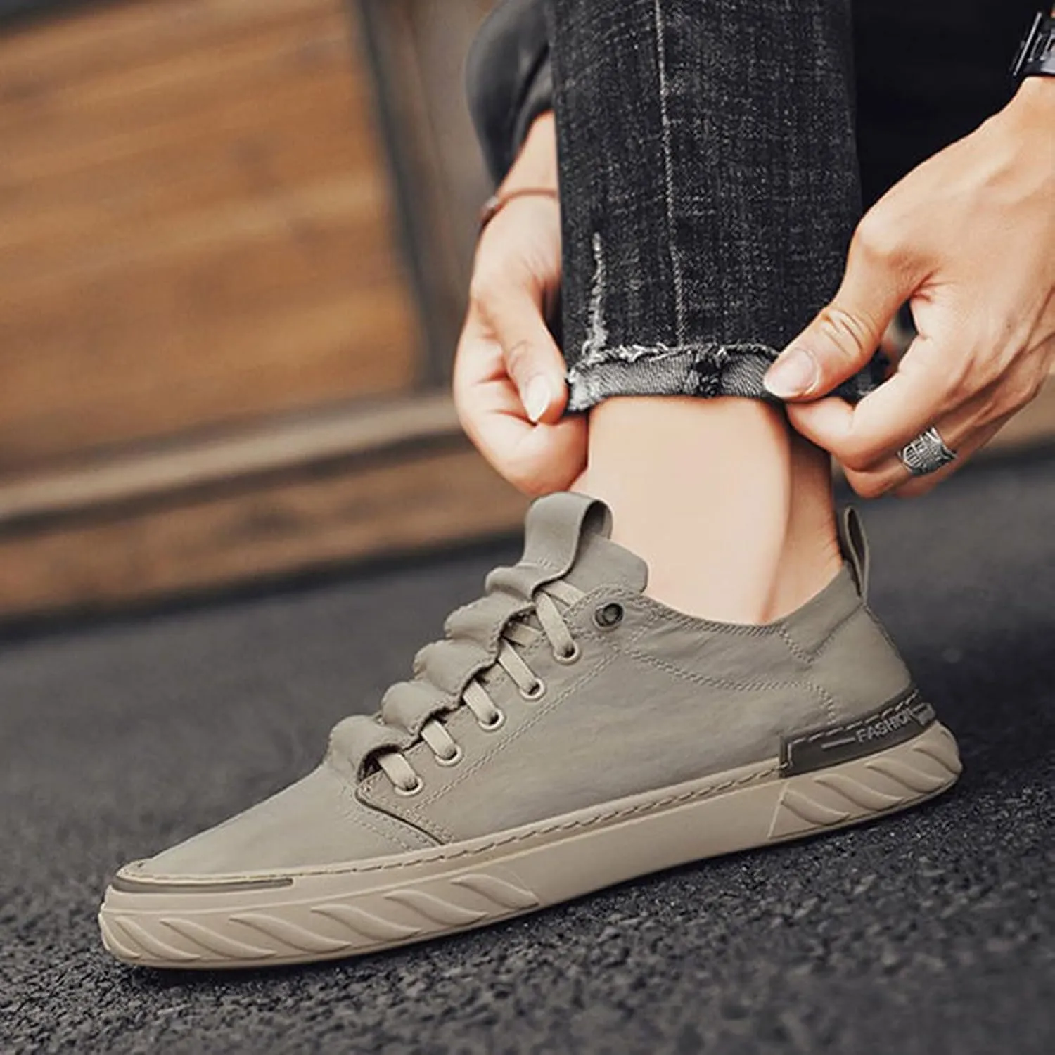 Men's Breathable Stretch Workout Shoes Lace Up Lightweight Breathable Fashion Sneaker Non Slip Barefoot Sneaker