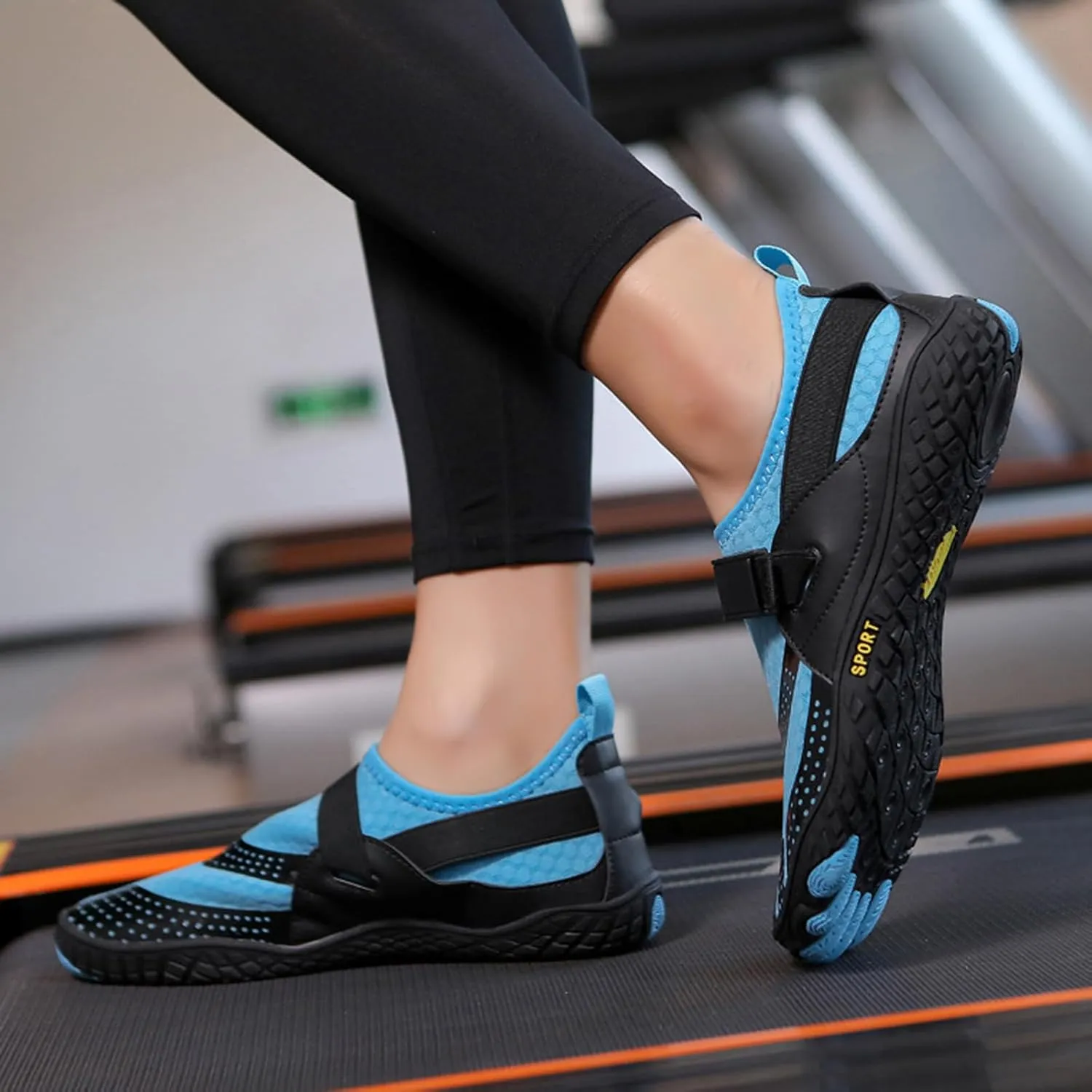 Mens Lightweight Minimalist Shoes Lightweight Breathable Slip On Running Shoe Men's Arch Support Insole Shoes