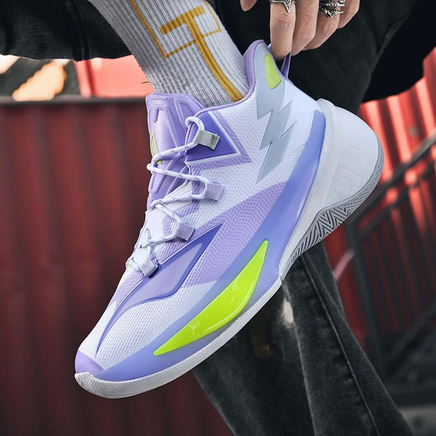 Men's Professional Match Basketball Shoes Street Combat Basketball Sneakers Women's Non-Slip Breathable Casual Sneakers Arch Support Walking Shoes