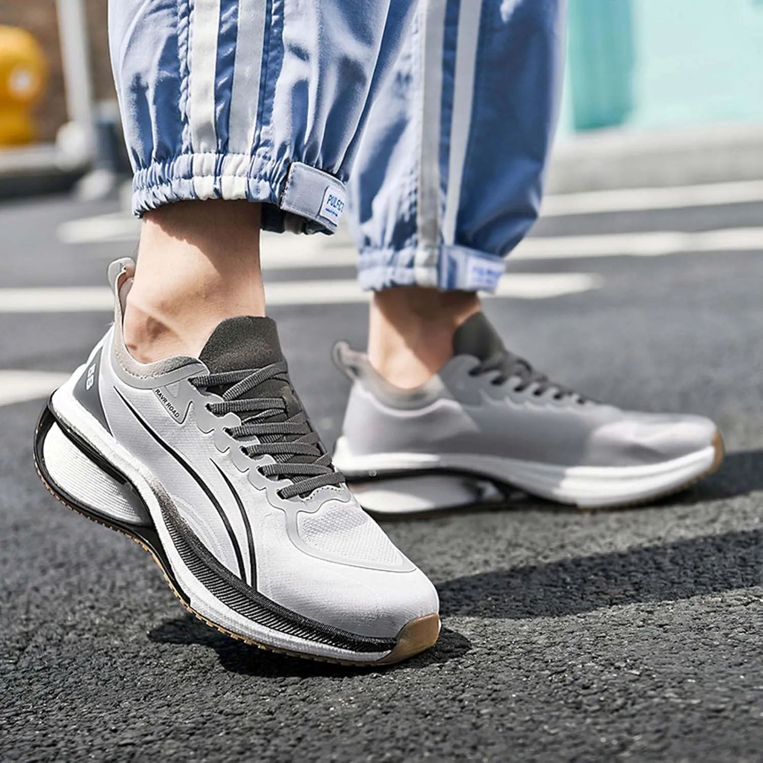 Men's Road Running Shoes Lightweight Breathable Fashion Sneakers Indoor Outdoor Slip Cushioned Training Sports Running Shoes Outdoor Casual Walking Shoes