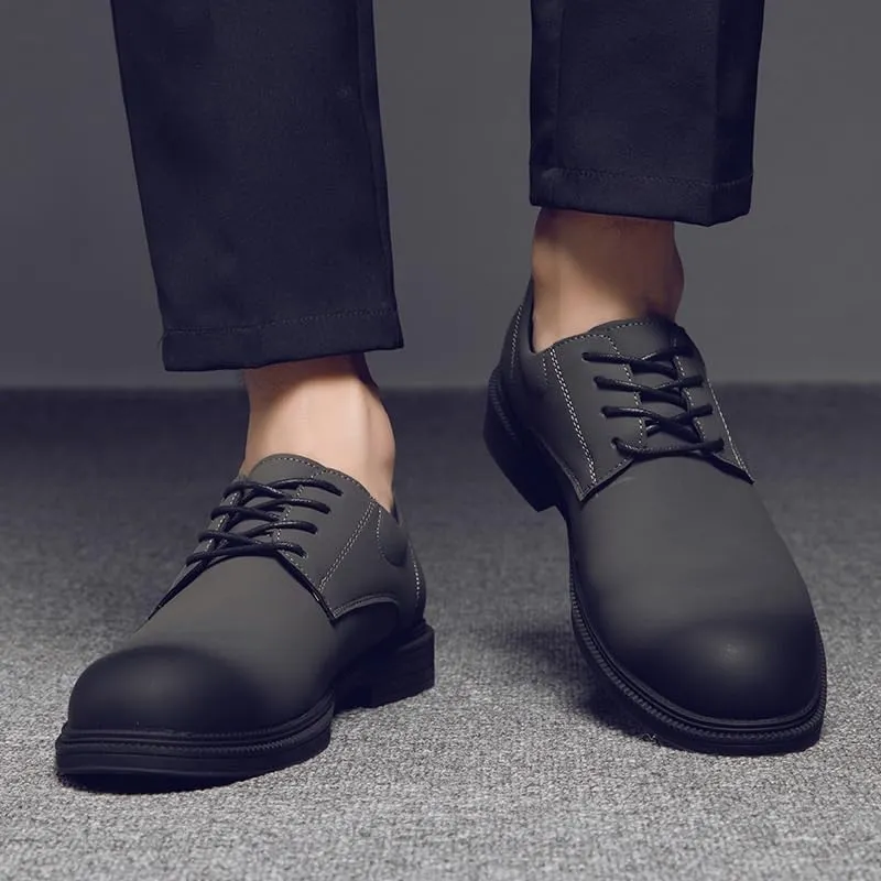 Sophisticated Gradual Change Men's Wingtip Brogues for Special Occasions - Perforated Leather Dress Shoes with Leather Outsole