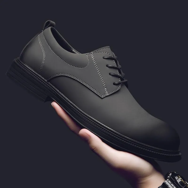 Sophisticated Gradual Change Men's Wingtip Brogues for Special Occasions - Perforated Leather Dress Shoes with Leather Outsole