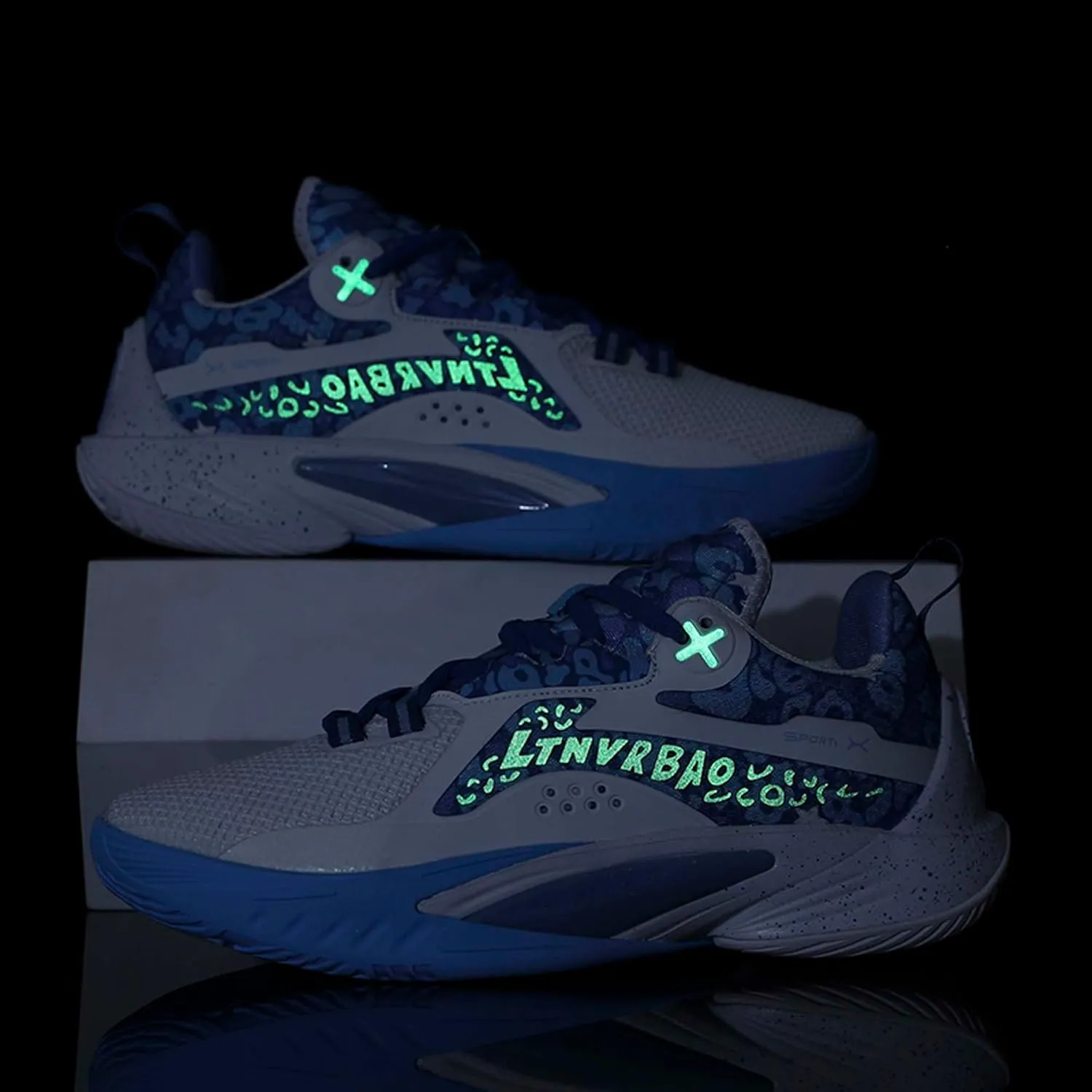 Unisex Fashion Basketball Shoes Breathable Mesh Sneakers Street Personalized Trend Basketball Sneakers Indoor and Outdoor Anti-Slip Cushioning Running Training Shoes